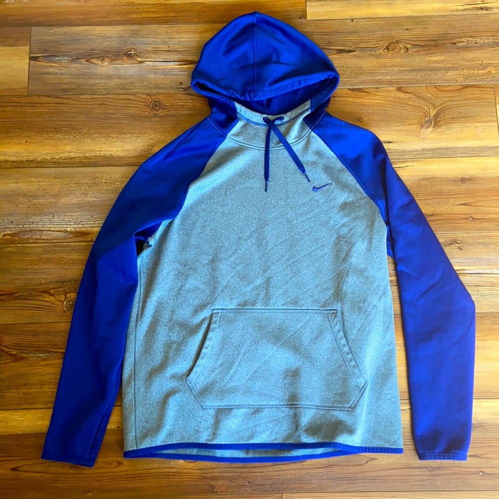 Women’s Nike sweatshirt